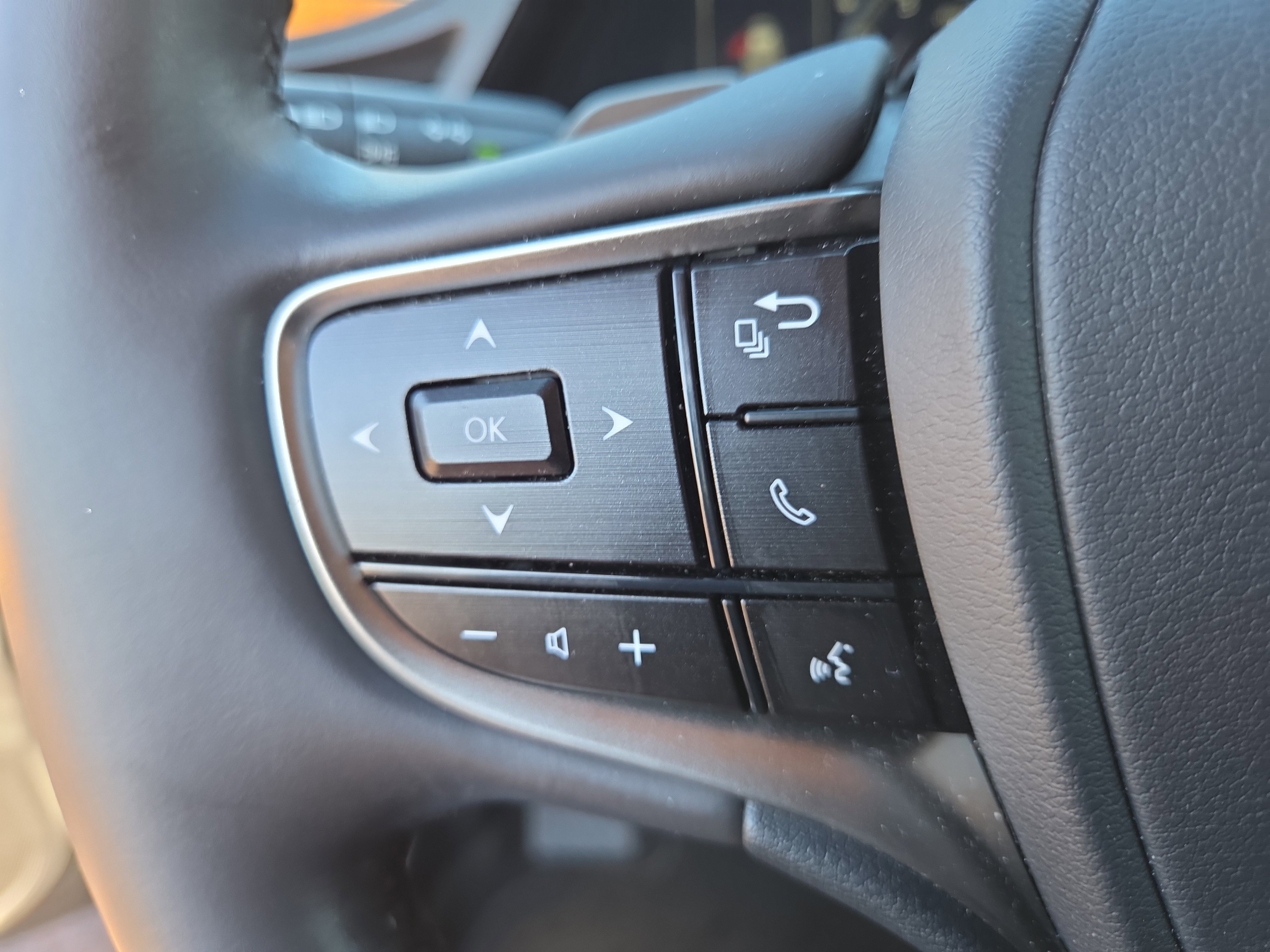 Used 2024 Lexus ES 350 w/ Premium Package image 32