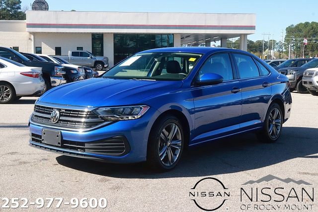 Used 2024 Volkswagen Jetta SE image 3