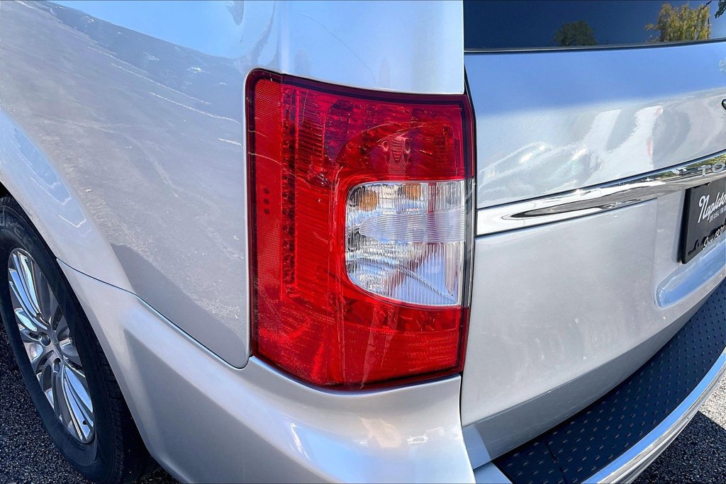 Used 2011 Chrysler Town & Country Limited FWD image 35