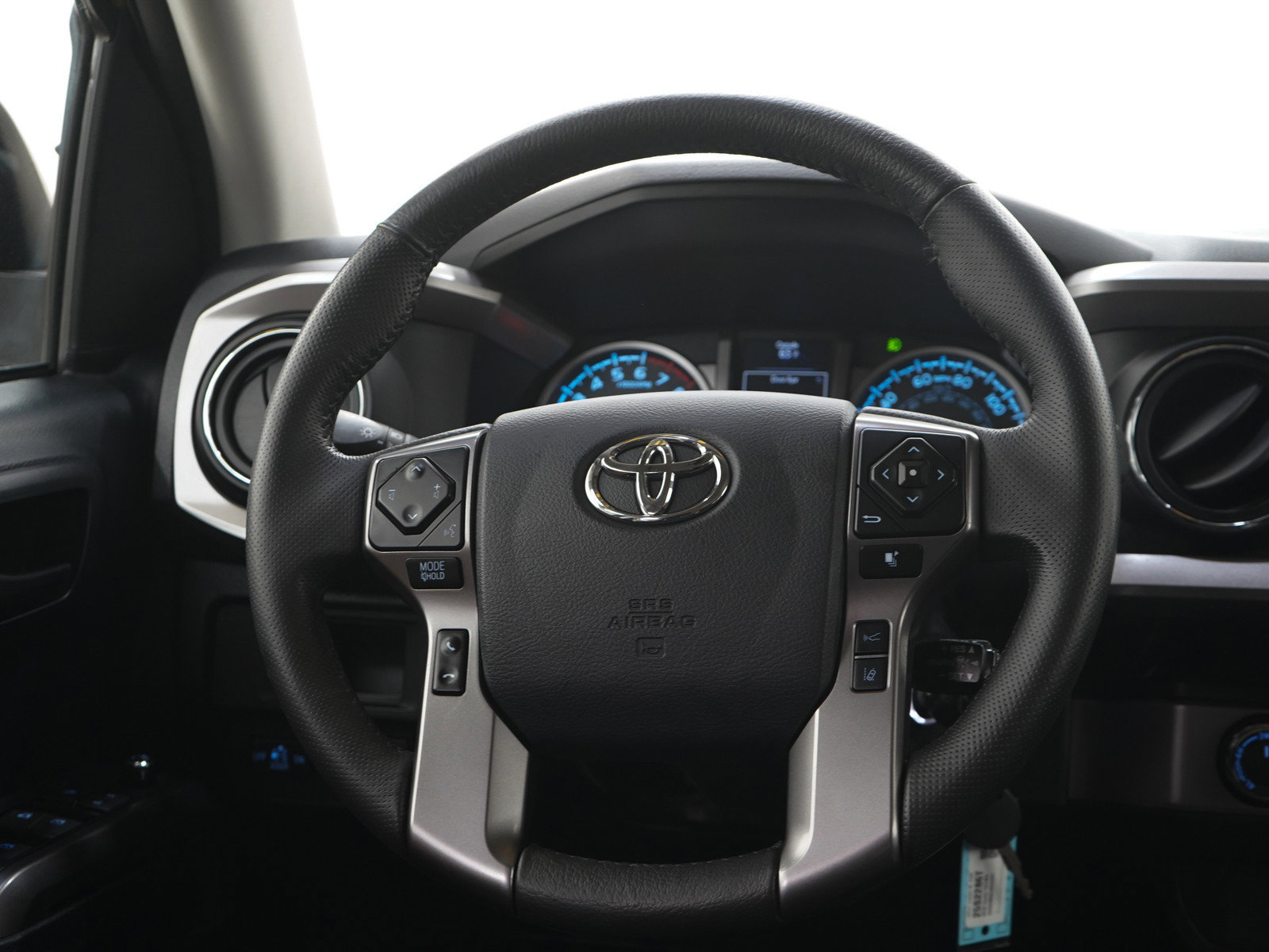 Used 2018 Toyota Tacoma SR5 AWD/4WD image 14