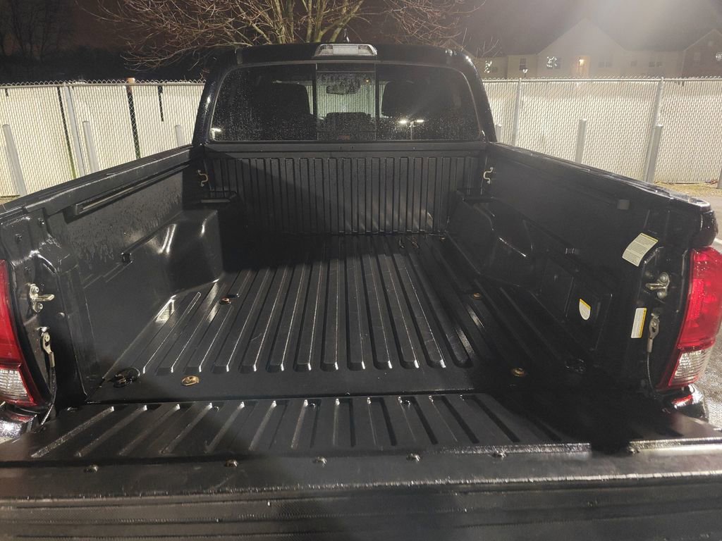 Used 2019 Toyota Tacoma TRD Off-Road image 5