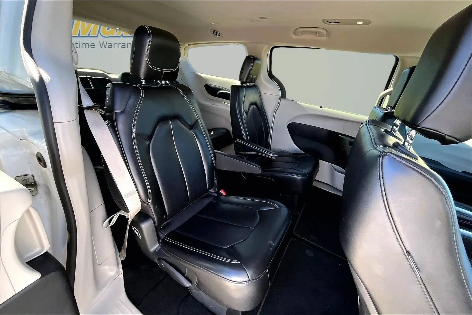 Used 2023 Chrysler Pacifica Touring-L FWD image 23