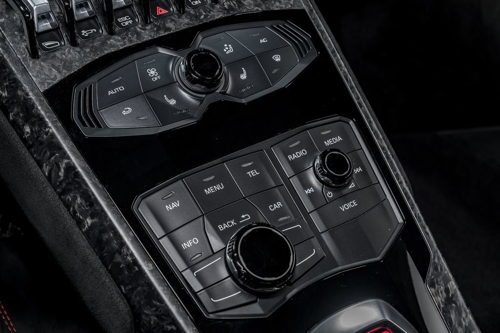 Used 2018 Lamborghini Huracan Performante AWD/4WD image 26