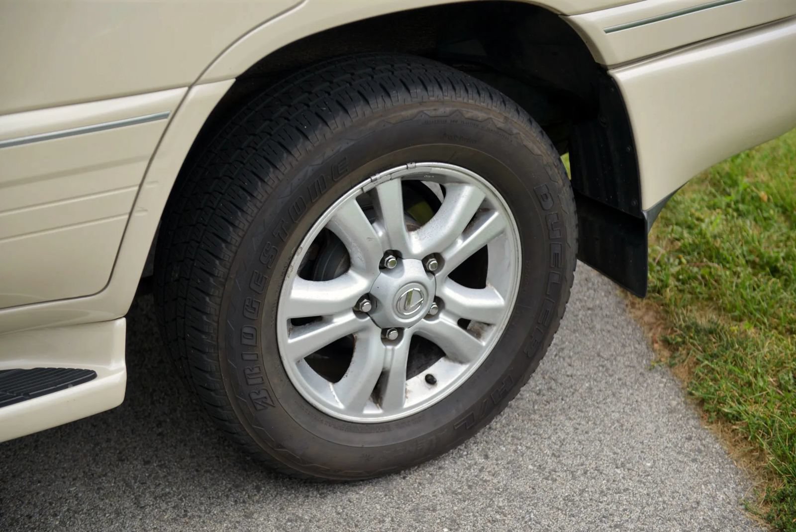 Used 2005 Lexus LX 470 4WD image 36