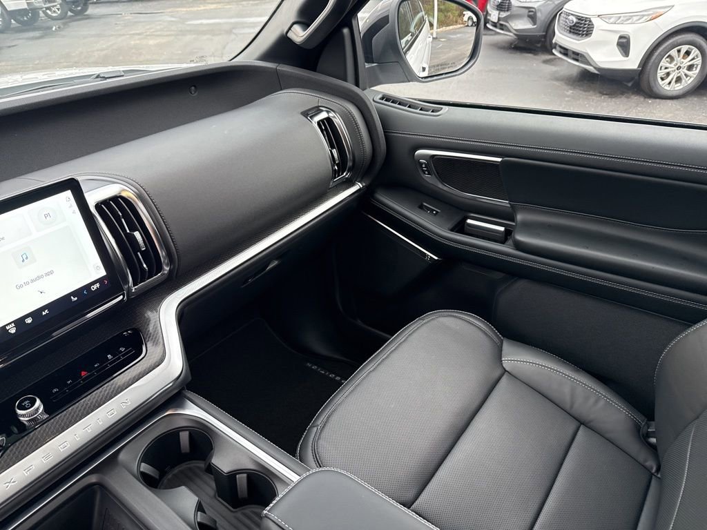 New 2025 Ford Expedition Platinum w/ Stealth Performance Package image 27