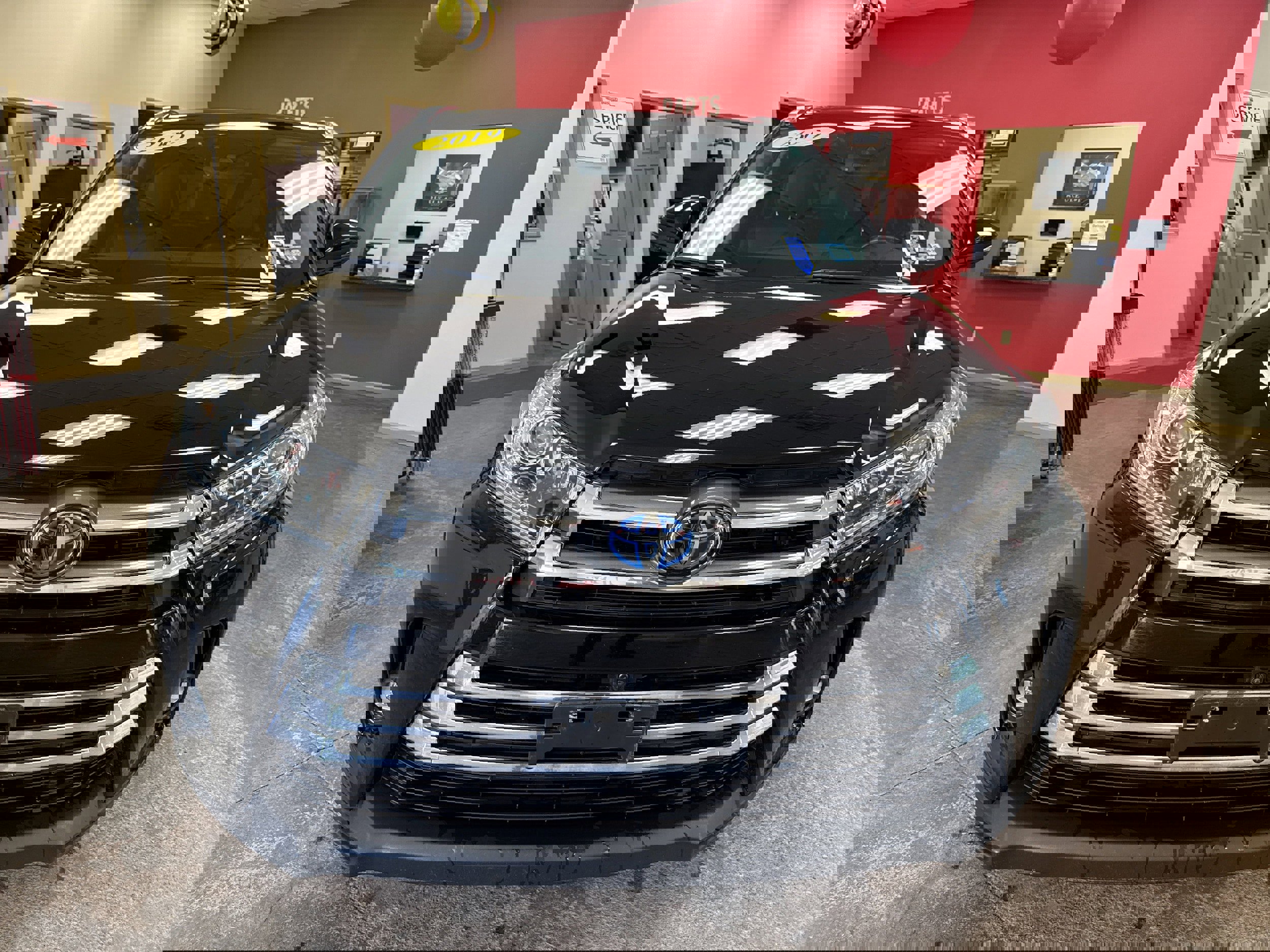 Used 2019 Toyota Highlander Limited Platinum video 2