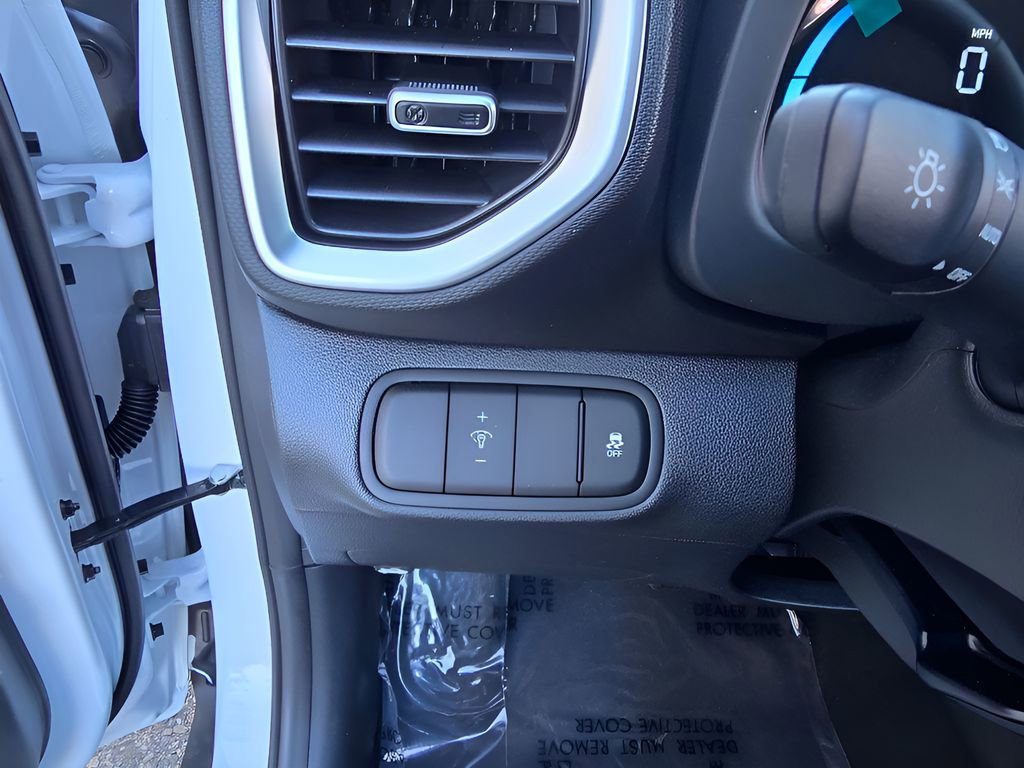 Used 2025 Hyundai Venue SEL image 17