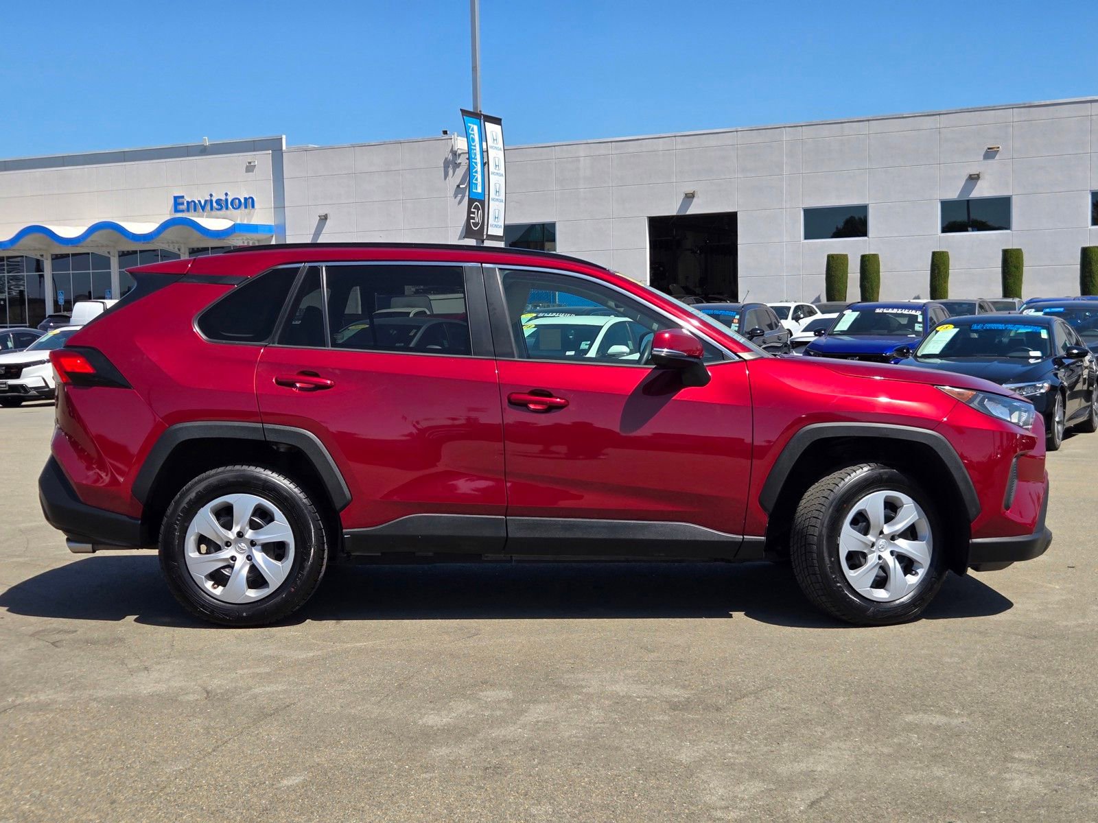 Used 2021 Toyota RAV4 LE FWD image 8