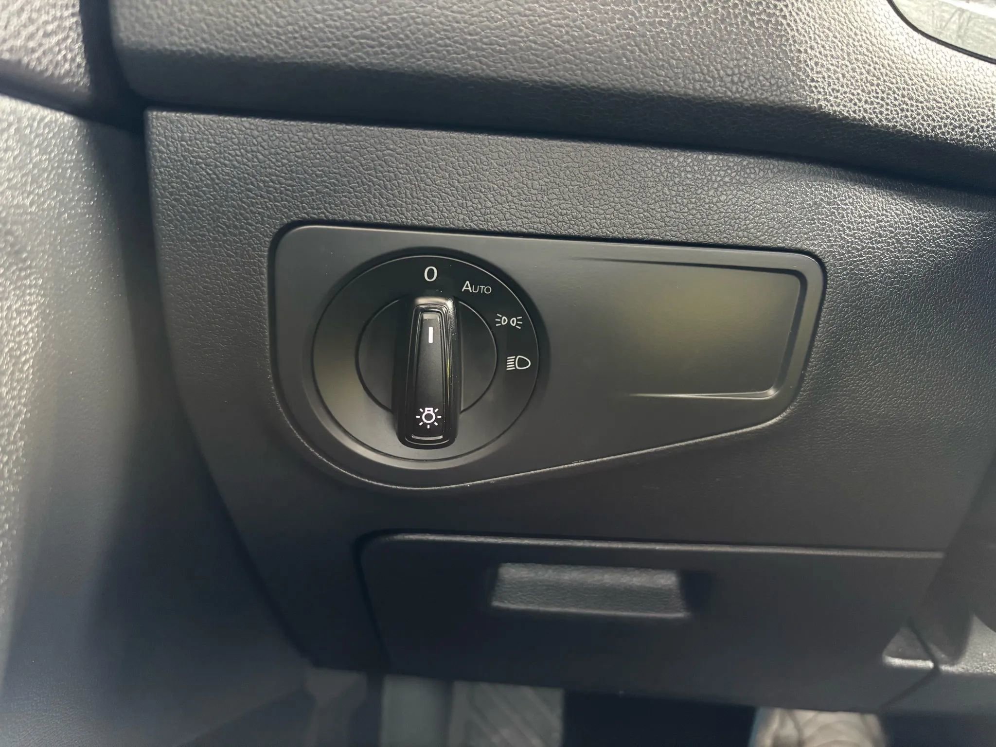 Used 2018 Volkswagen Tiguan S image 17