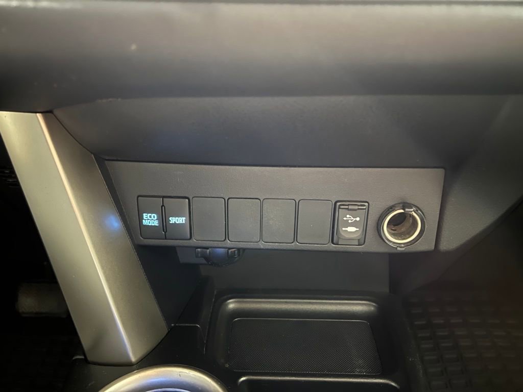 Used 2015 Toyota RAV4 XLE image 26