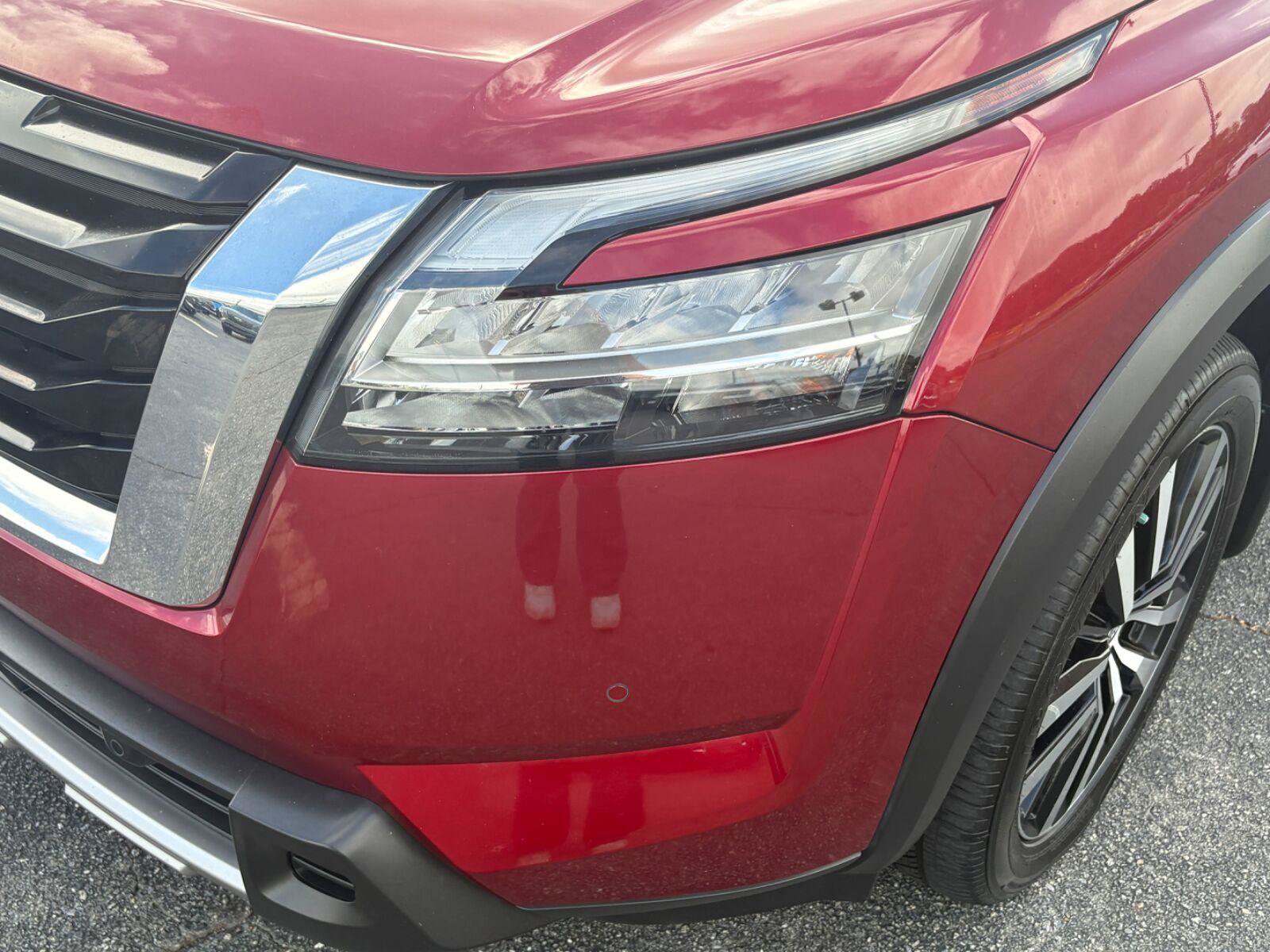 Used 2023 Nissan Pathfinder Platinum FWD image 13