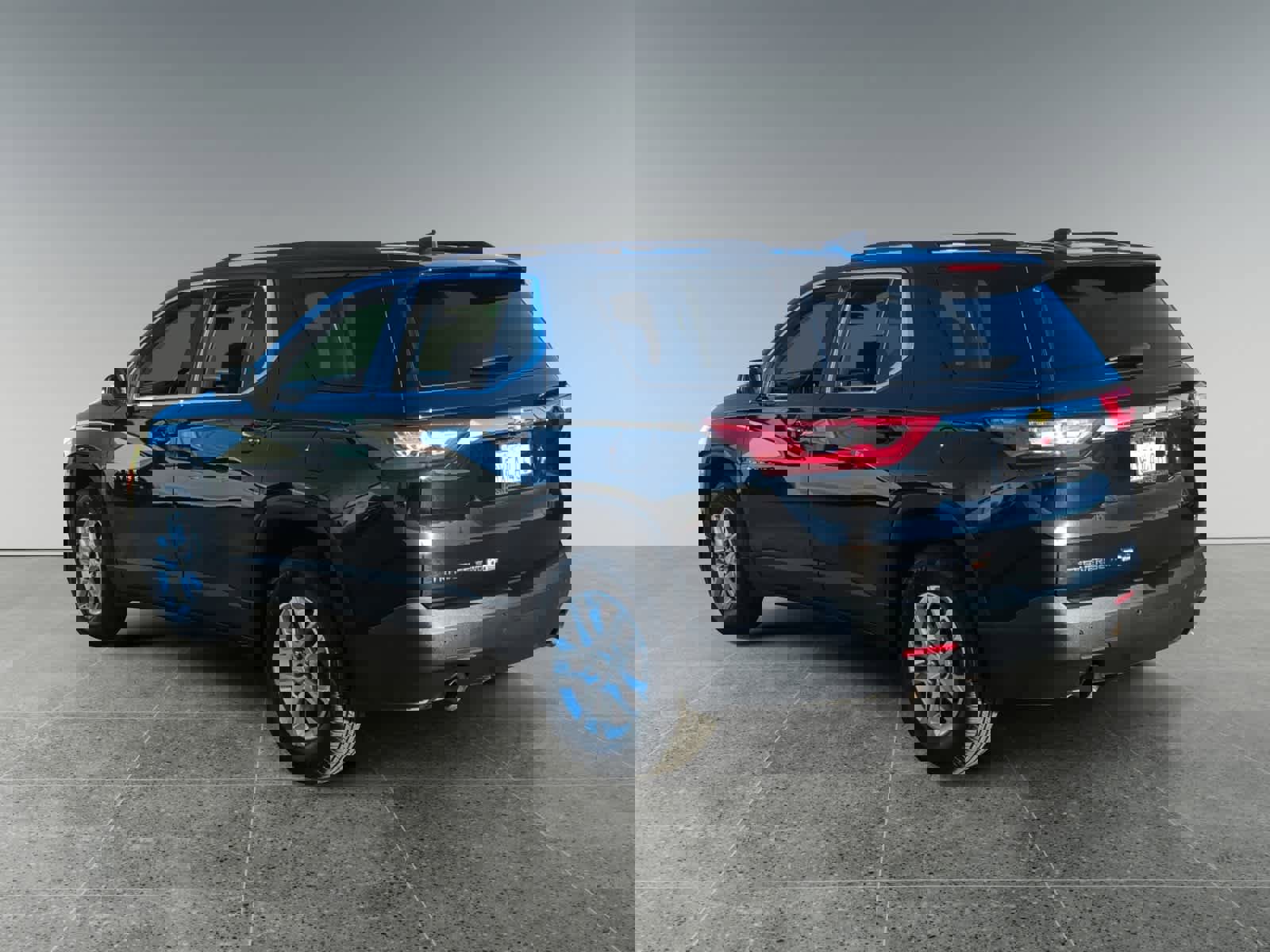 Used 2021 Chevrolet Traverse LT image 3