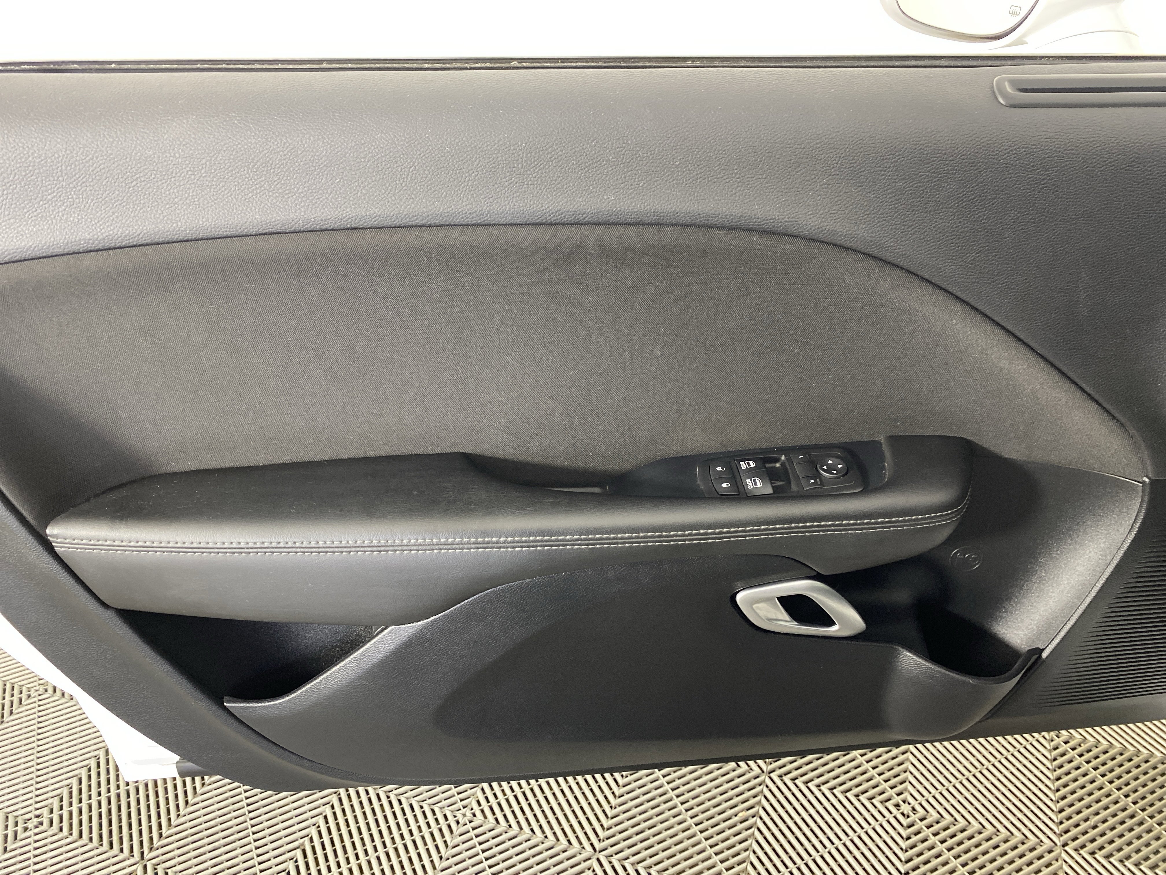 Used 2017 Dodge Challenger R/T image 12