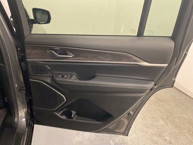 Used 2022 Jeep Grand Cherokee L Limited image 31