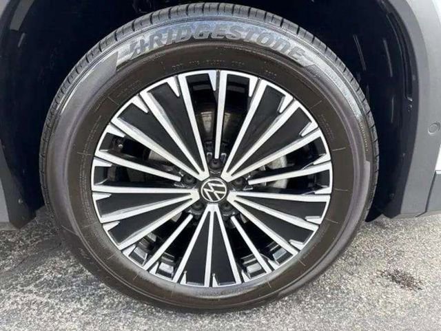 Used 2025 Volkswagen Tiguan S w/ 18" Wheel Package FWD image 11