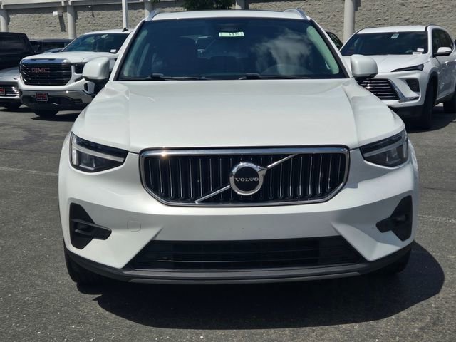 Used 2023 Volvo XC40 B5 Plus AWD/4WD image 2