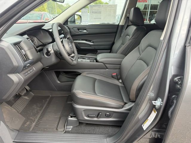 New 2025 Nissan Pathfinder SL w/ Black Appearance Package image 17