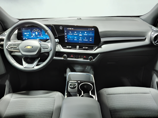 Used 2026 Chevrolet Equinox LT FWD image 2