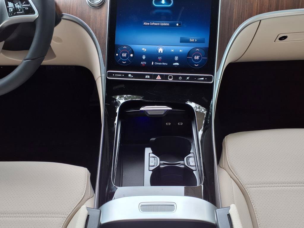 Used 2025 Mercedes-Benz C 300 Sedan image 16