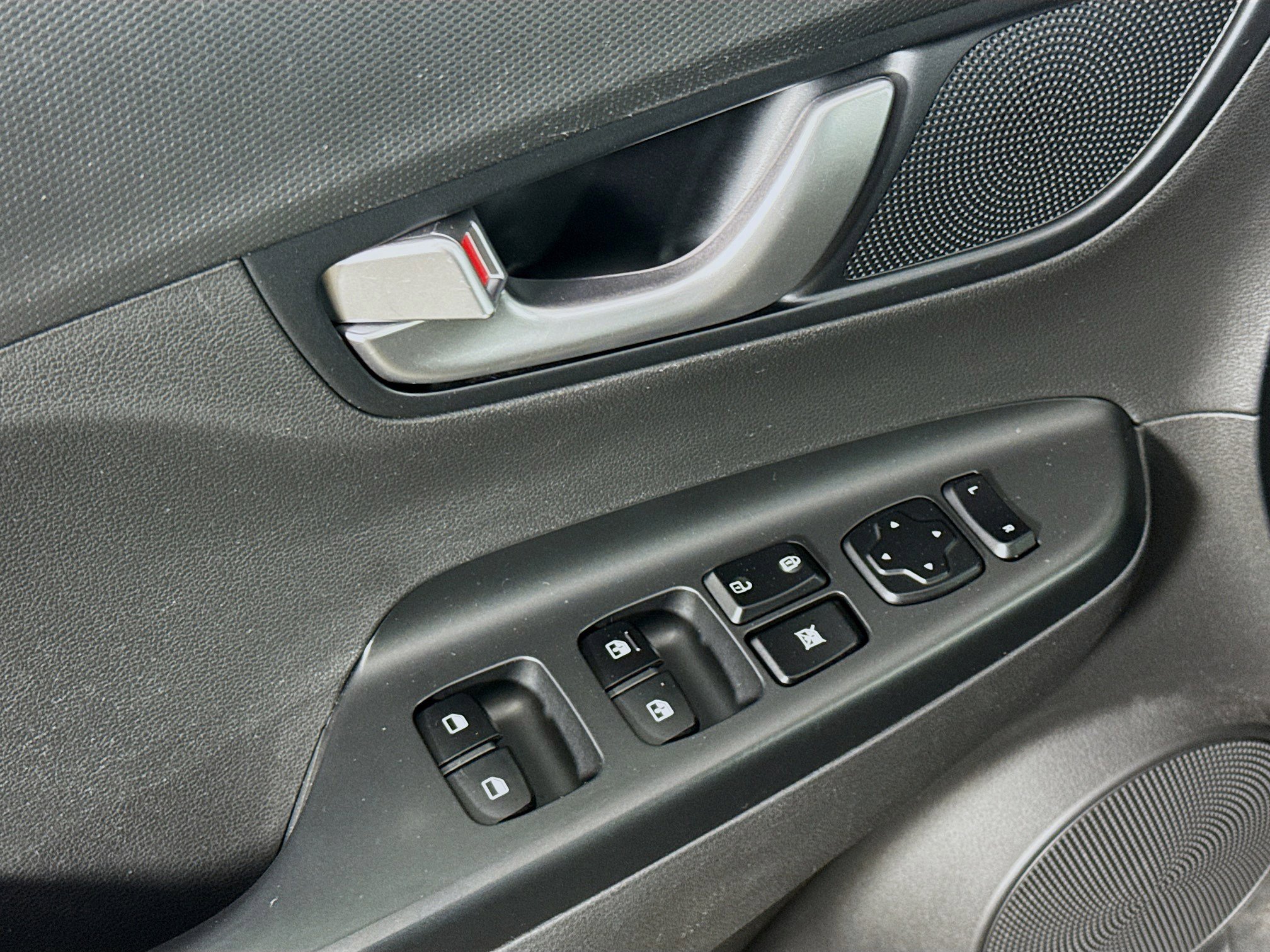 Used 2023 Hyundai Kona SE w/ Cargo Package image 24