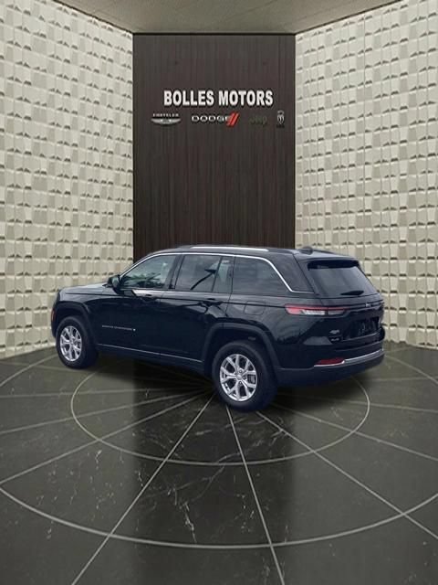 Certified 2023 Jeep Grand Cherokee Limited AWD/4WD image 13