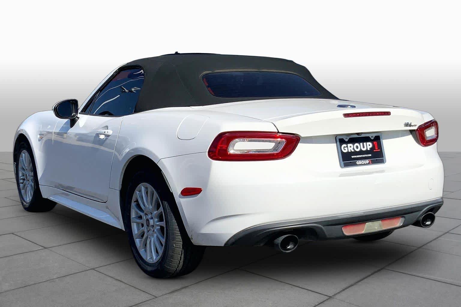 Used 2018 FIAT 124 Spider Classica w/ Technology Group RWD image 12