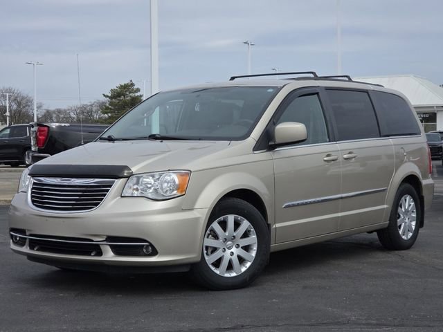 Used 2015 Chrysler Town & Country Touring FWD image 2