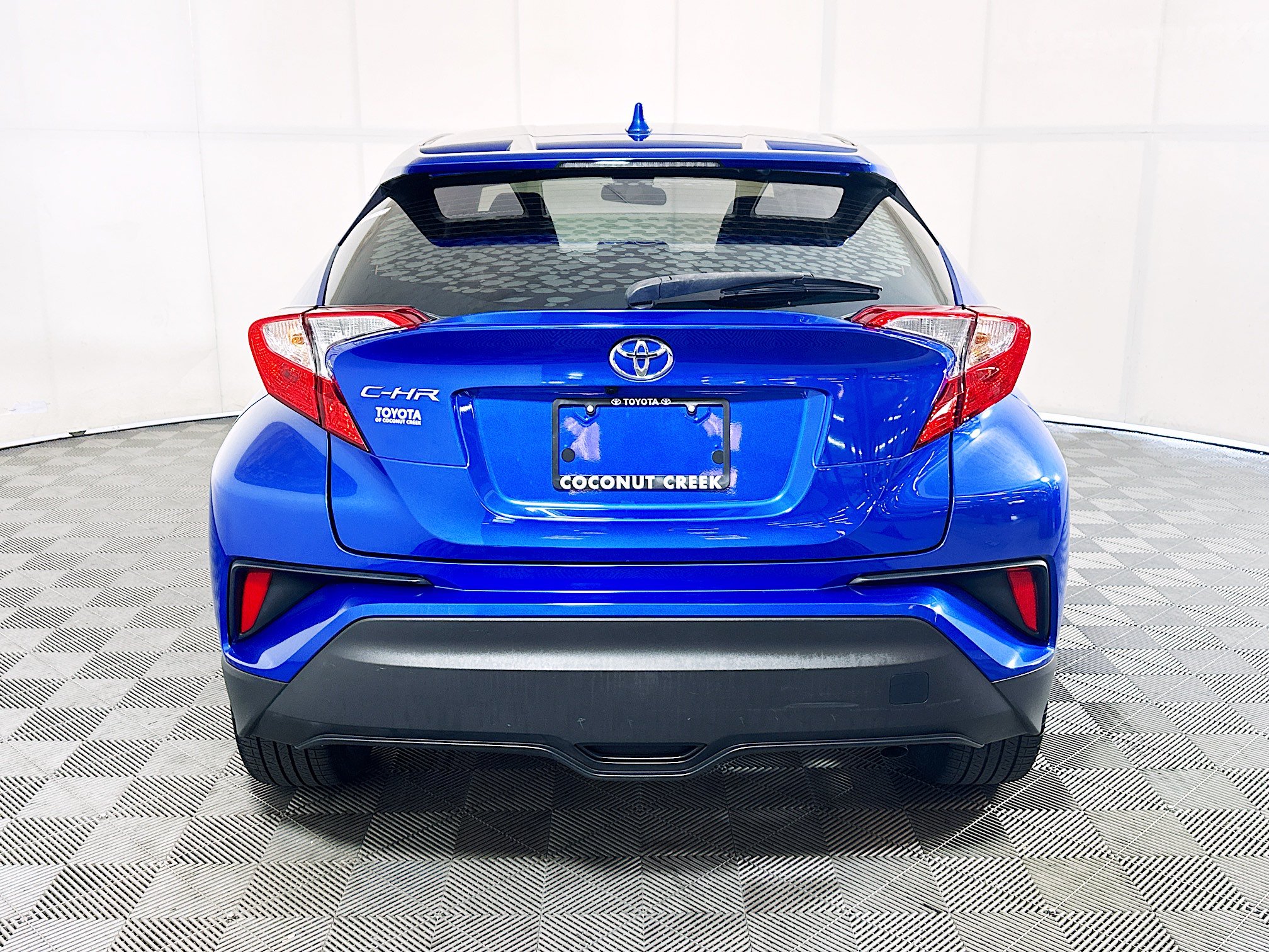 Used 2021 Toyota C-HR XLE FWD image 4