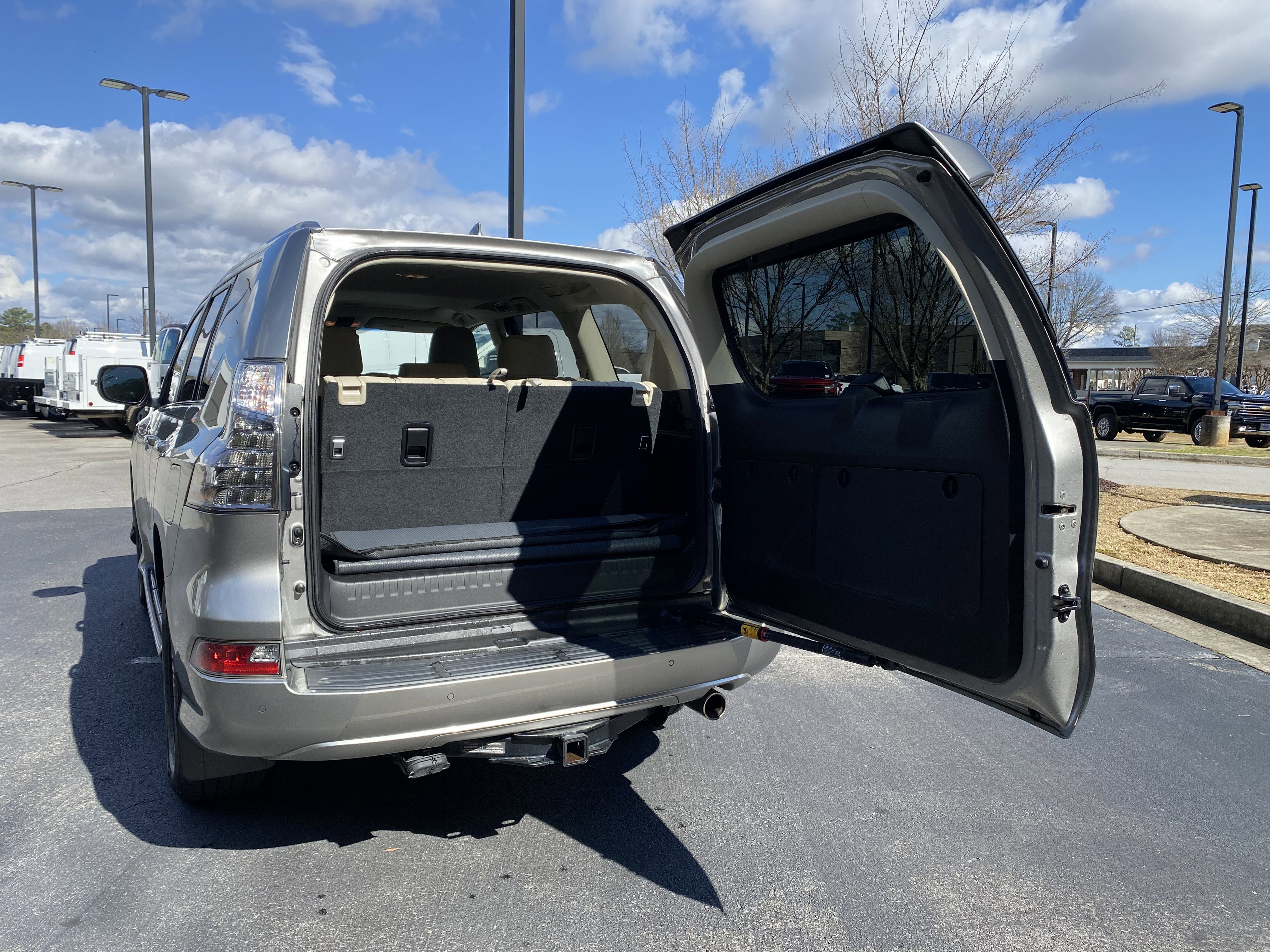 Used 2020 Lexus GX 460 Premium w/ Premium Package image 11