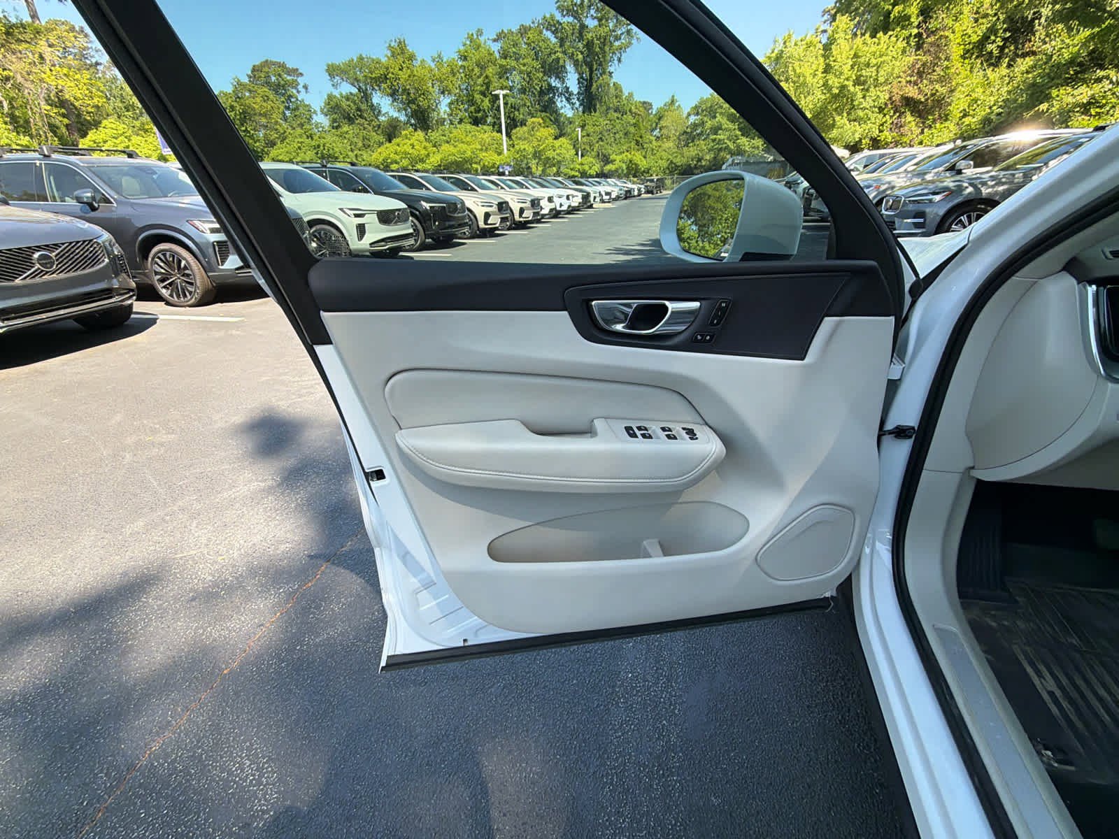 Used 2023 Volvo XC60 B5 Core w/ Climate Package image 25