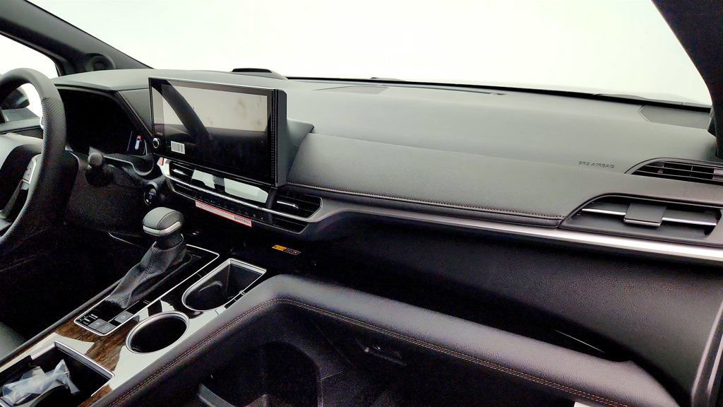 Used 2026 Toyota Sienna Platinum image 26