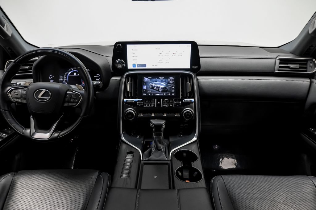 Used 2022 Lexus LX 600 4WD w/ Luxury Package image 21
