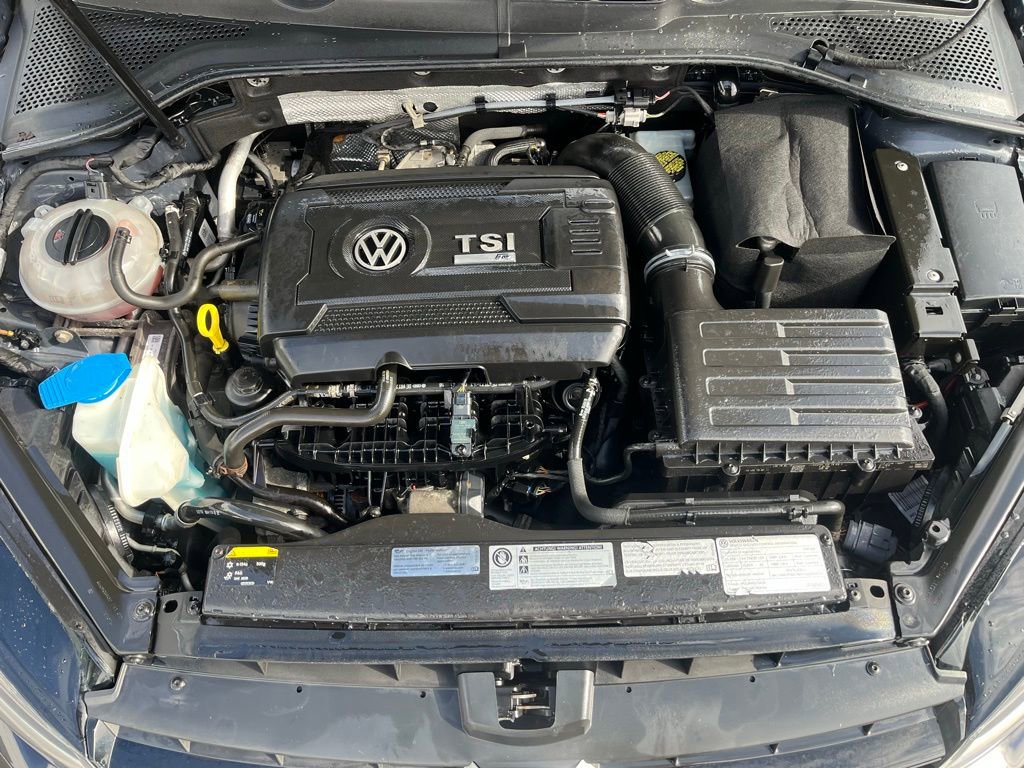 Used 2017 Volkswagen Golf R 4-Door image 17