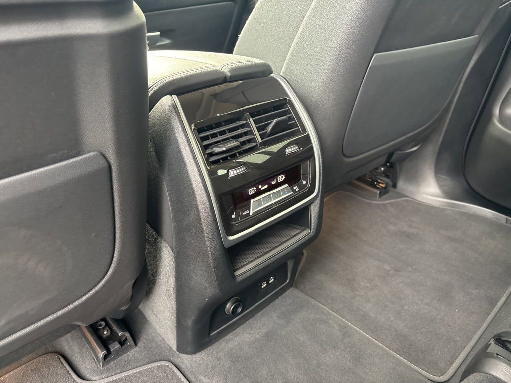 Used 2022 BMW X7 xDrive40i w/ Premium Package image 17