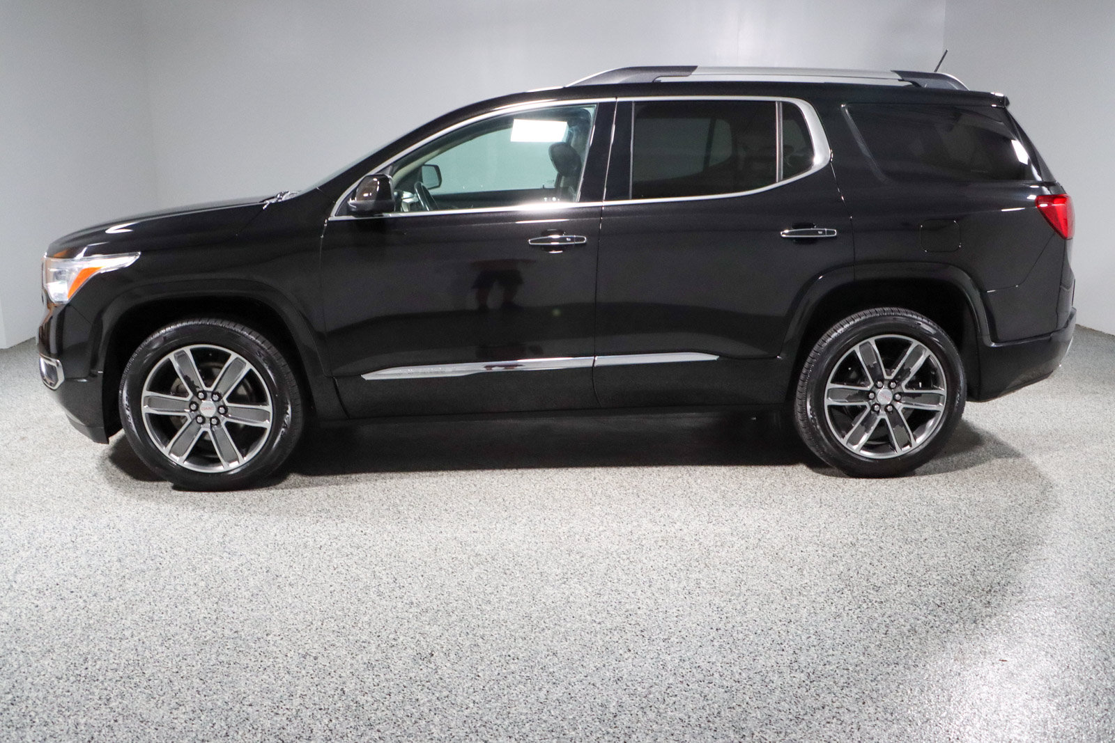 Used 2019 GMC Acadia Denali w/ Technology Package AWD/4WD image 10