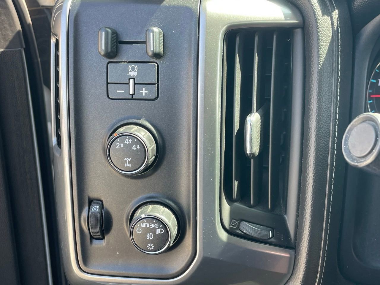 Used 2016 Chevrolet Silverado 3500 LTZ w/ Duramax Plus Package image 11