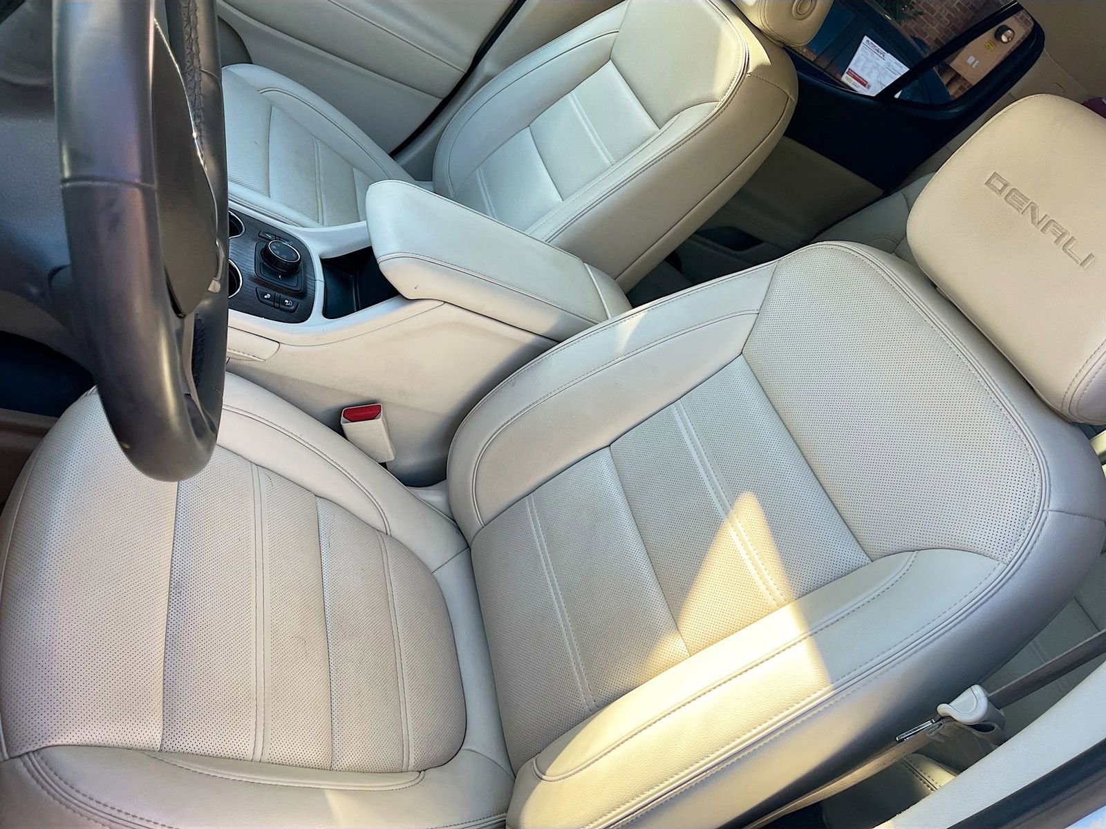 Used 2023 GMC Acadia Denali image 20