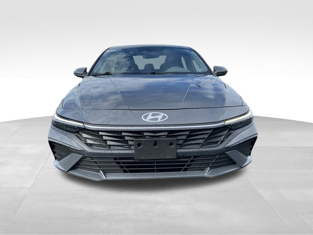 Used 2024 Hyundai Elantra SEL image 2