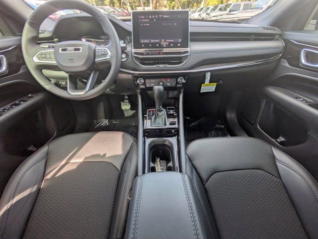 New 2026 Jeep Compass Latitude image 13