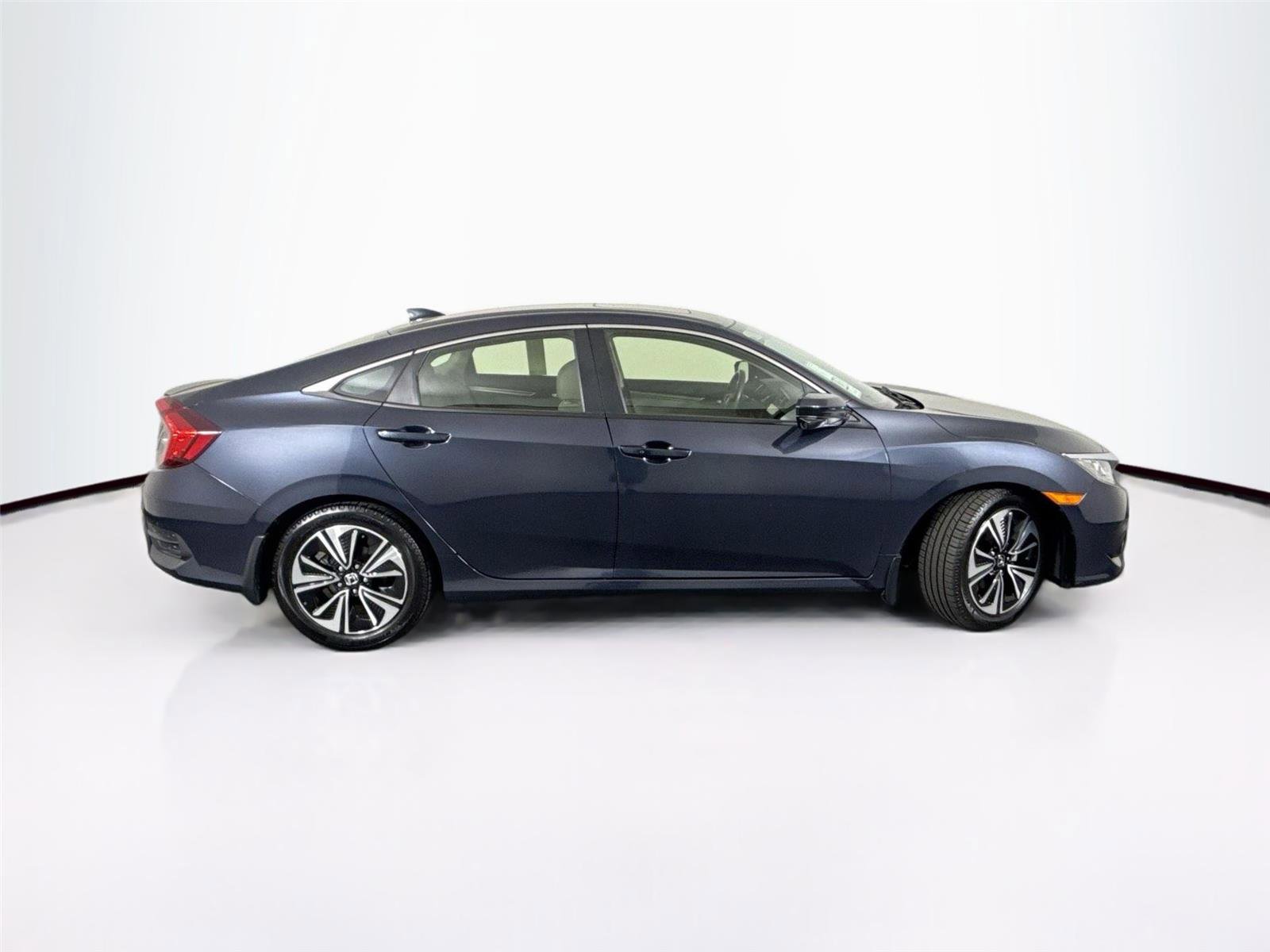 Used 2018 Honda Civic EX-L image 10