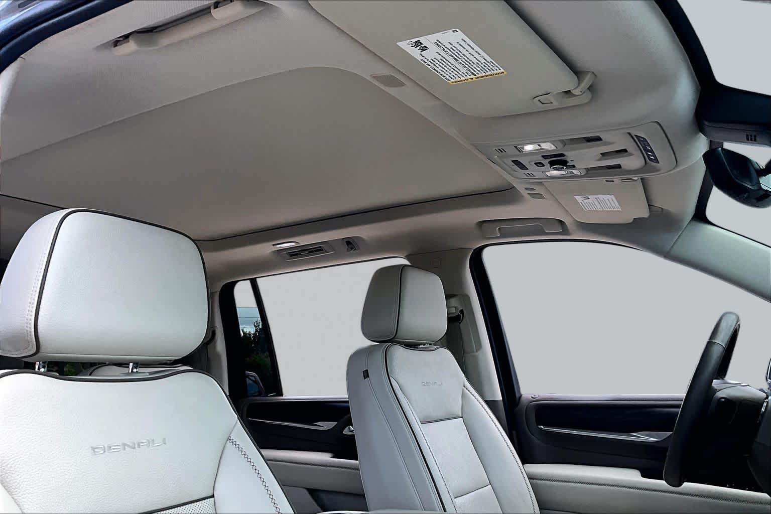 Used 2021 GMC Yukon XL Denali w/ Denali Premium Package RWD image 14