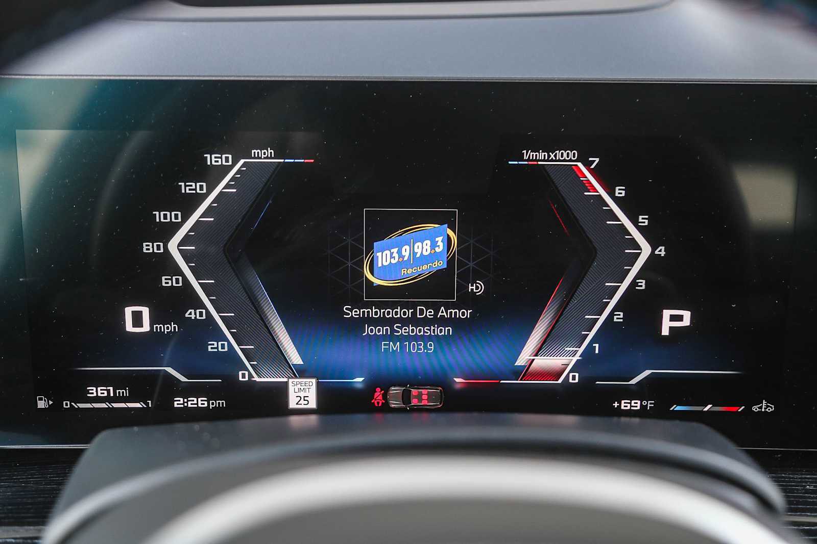 Used 2026 BMW X7 M60i w/ Climate Comfort Package image 19