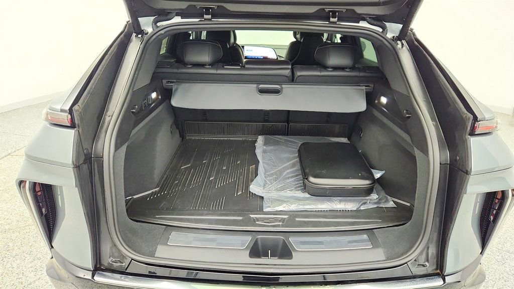 Used 2024 Cadillac Lyriq Luxury w/ LPO, Floor Liner Package image 20