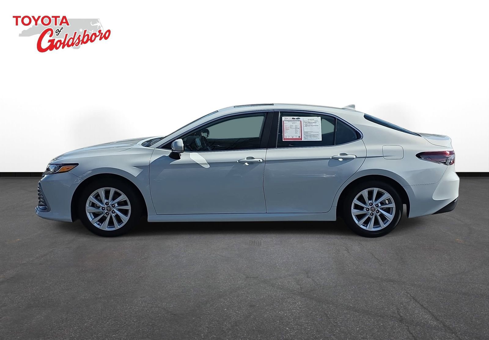 Used 2024 Toyota Camry LE w/ Convenience Package image 8