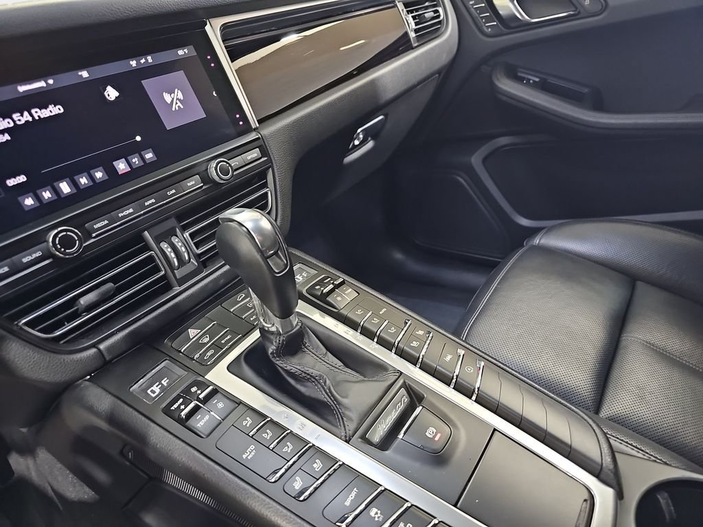 Used 2019 Porsche Macan AWD/4WD image 27