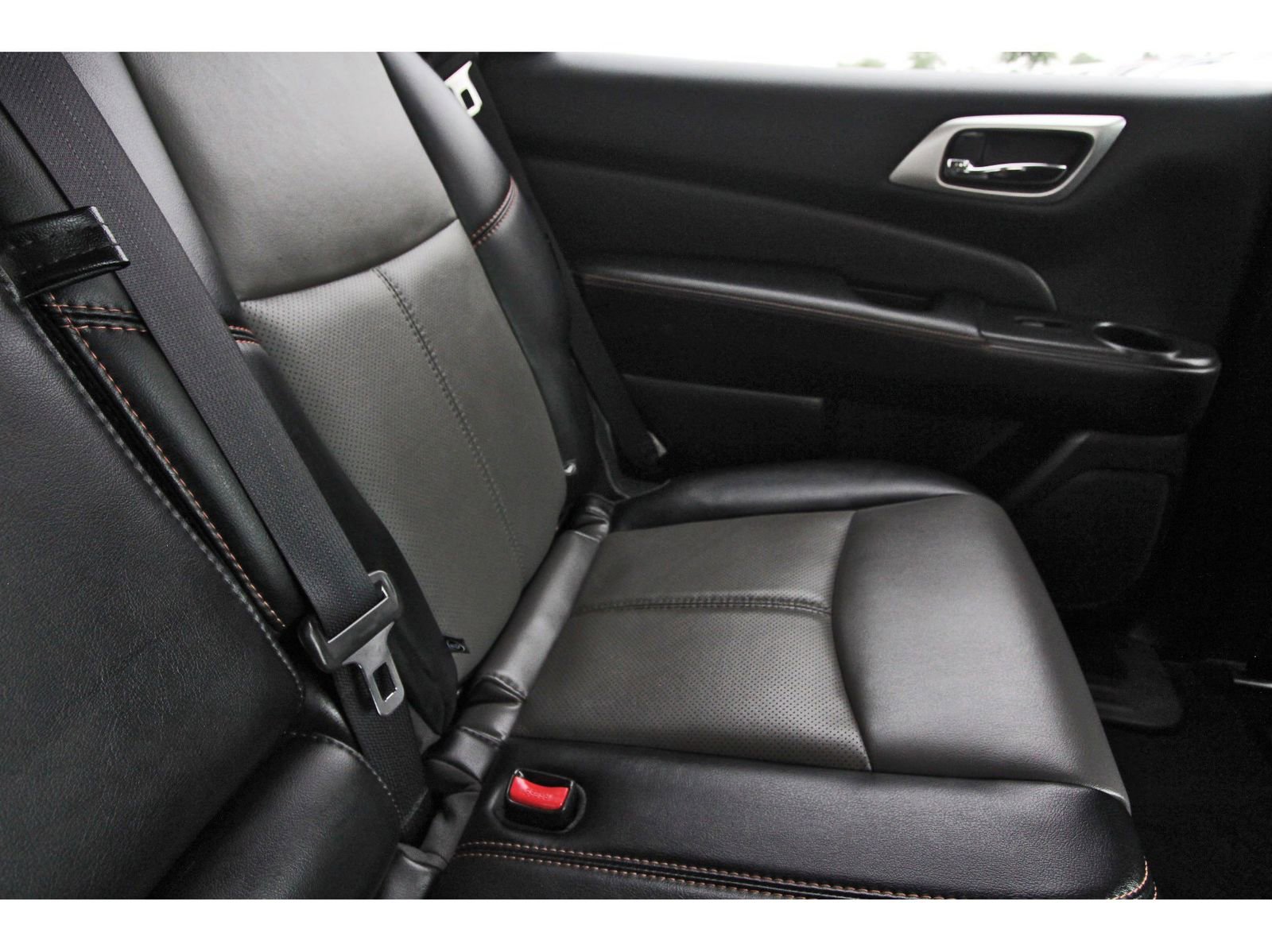 Used 2019 Nissan Pathfinder SL FWD image 15