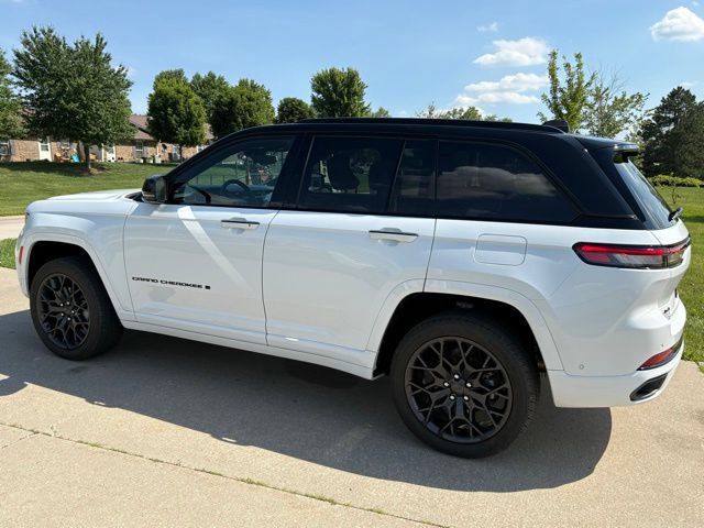 Used 2025 Jeep Grand Cherokee Summit AWD/4WD image 6