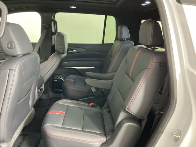 Used 2025 Chevrolet Traverse RS image 29