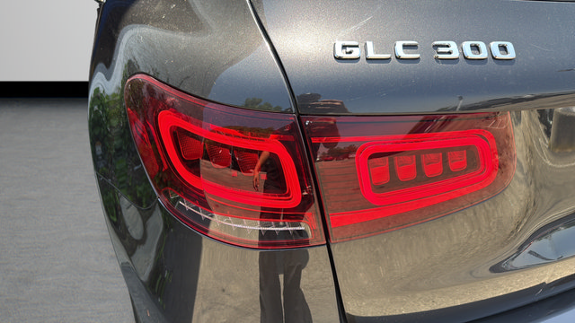 Used 2022 Mercedes-Benz GLC 300 4MATIC image 32