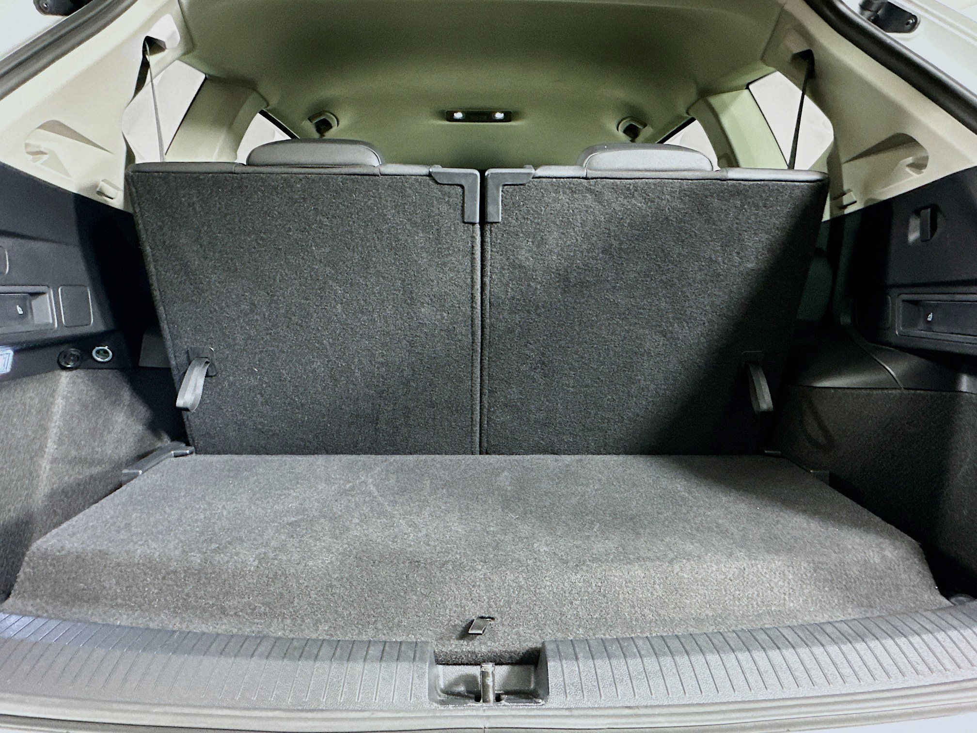 Used 2024 Volkswagen Tiguan Wolfsburg Edition image 28